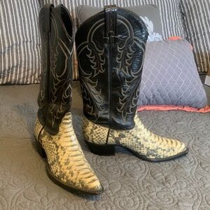 Tony Lama Western snakeskin (Python Exotic ) boots SIZE: 5 1/2 M Women